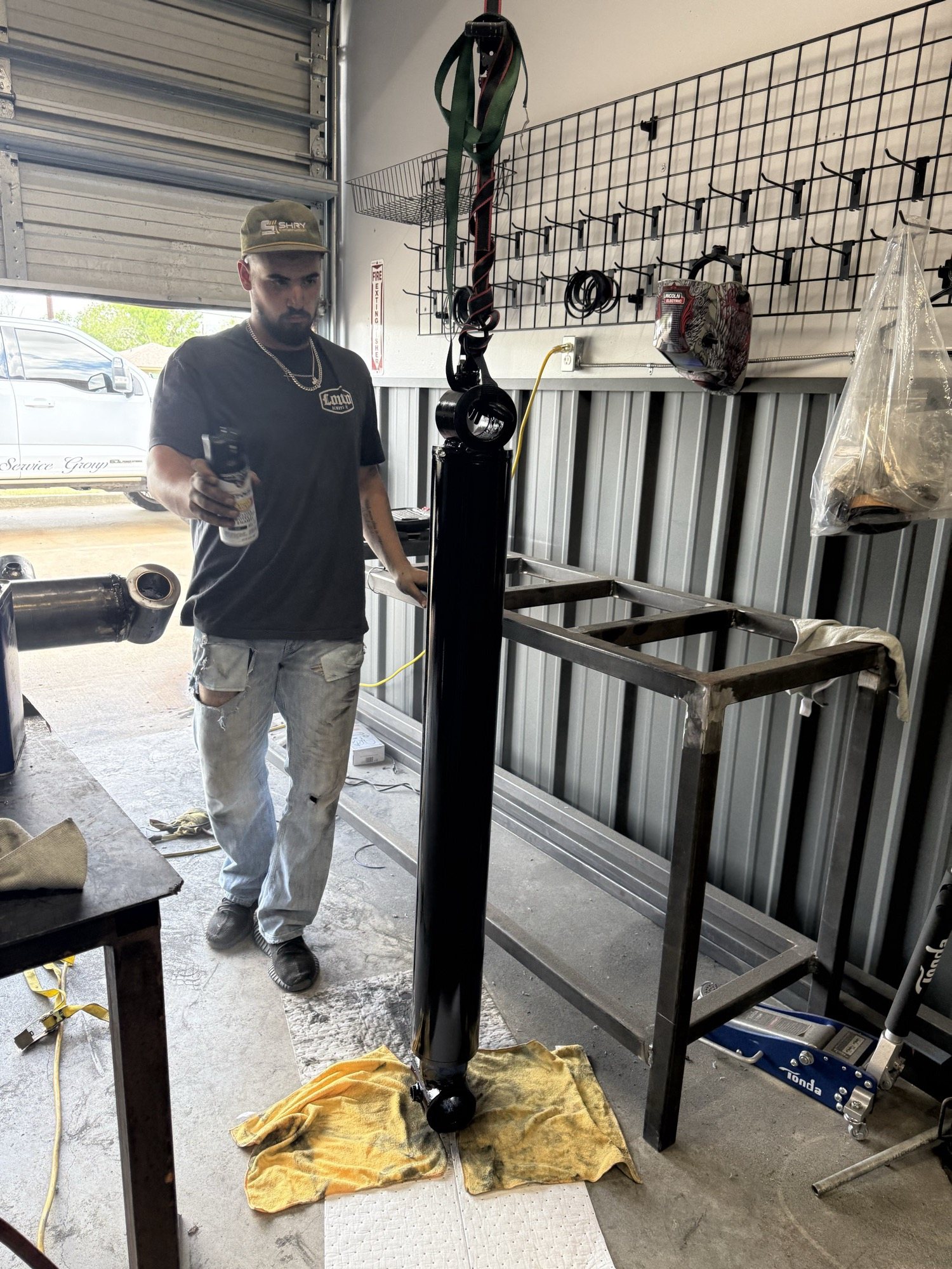 Tall hydraulic cylinder hanging for service inspection