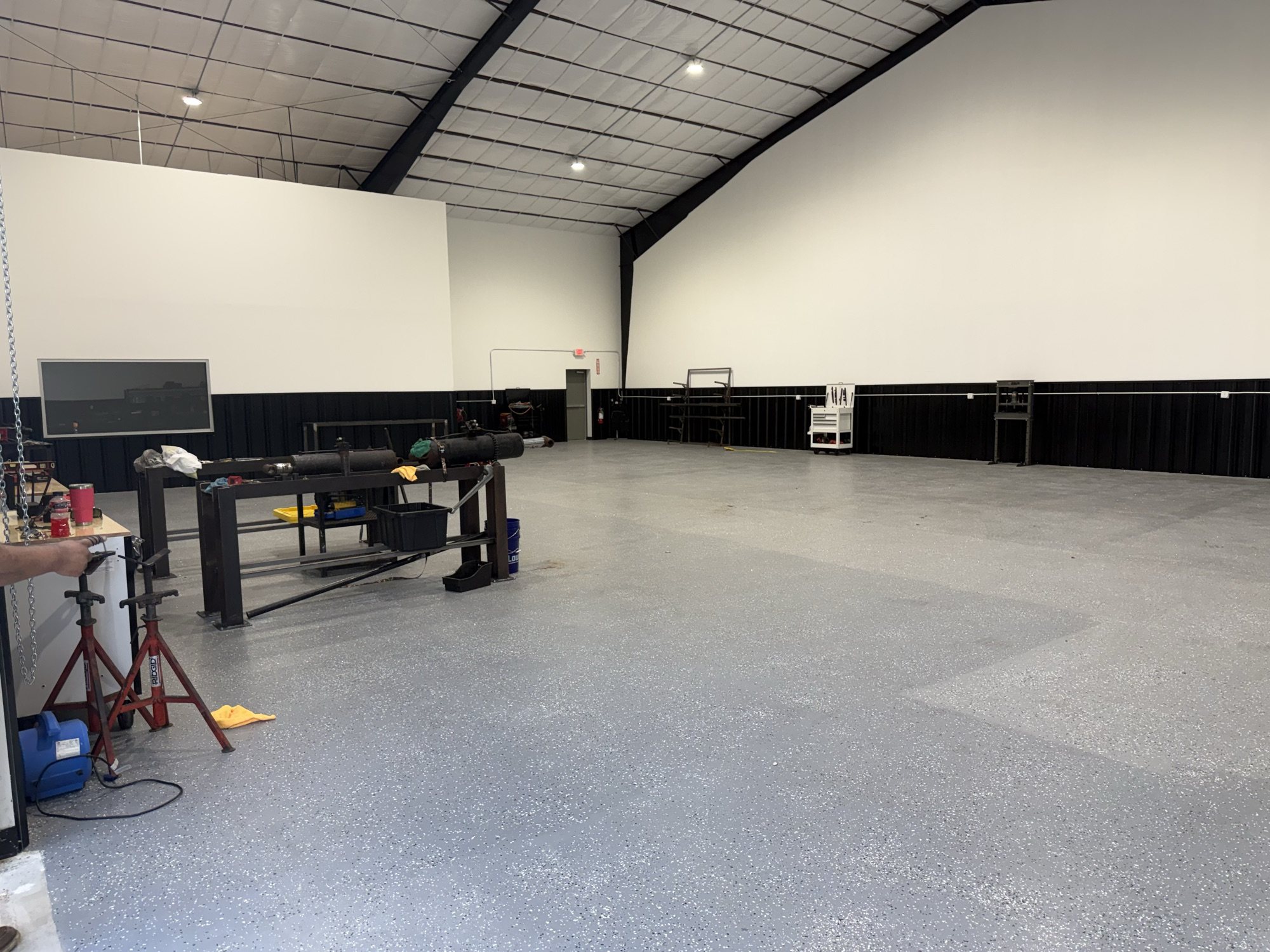 Kings Hydraulics repair bay prepared for incoming equipment service