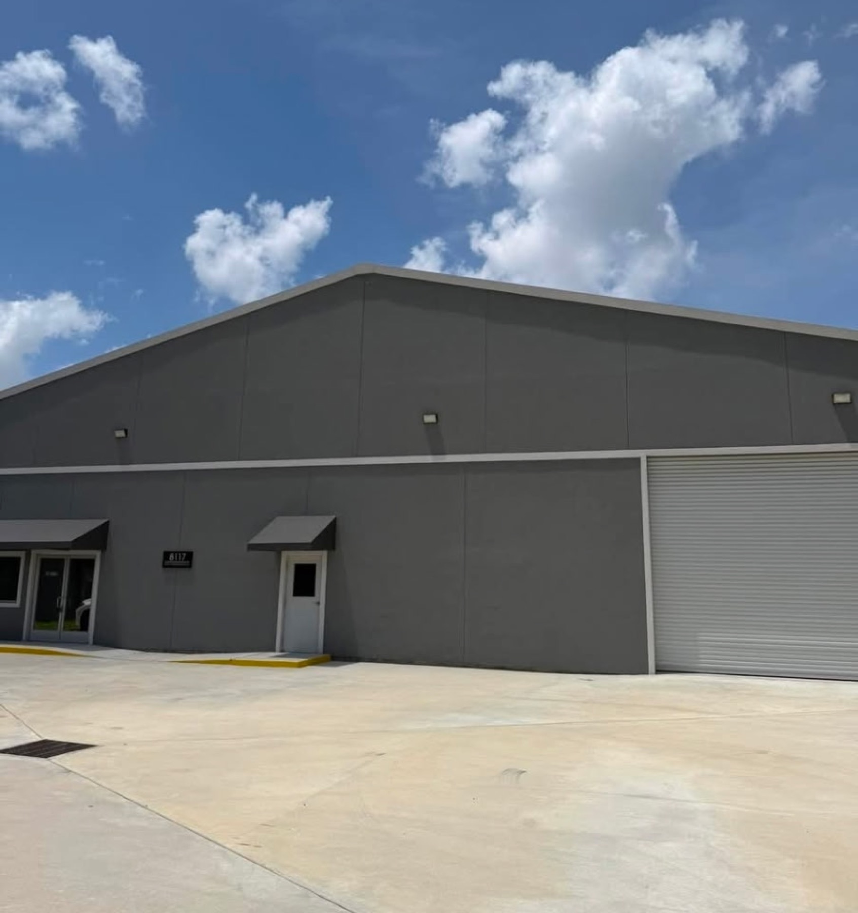 Houston Shop at 8117 Magnolia St, Houston, TX 77012